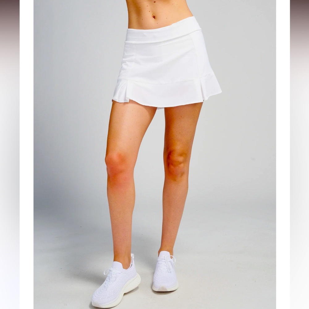 Tasc White Tennis Skirt 15in, Medium, new w/tags